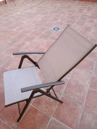 Conjunto terraza: 1 mesa,4 sillones,1 sombrilla