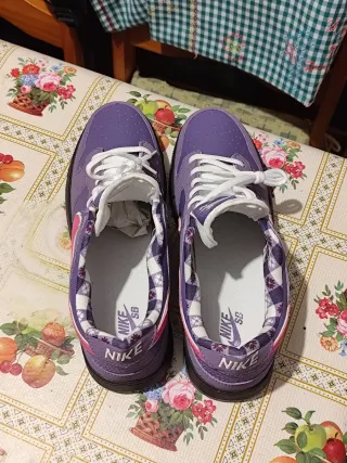 Nike Dunk SB Morado Blanco Talla 42 nuevas