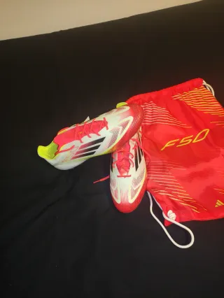 Botas de fútbol Adidas F50 blancas y rojasTalla 43