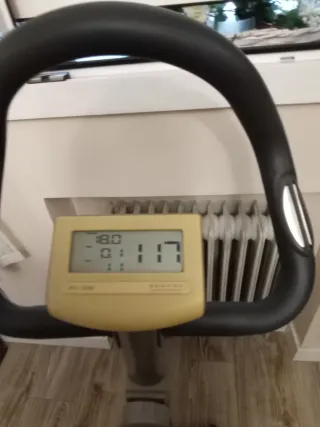 Bicicleta estática con marcador de velocidad, tiem