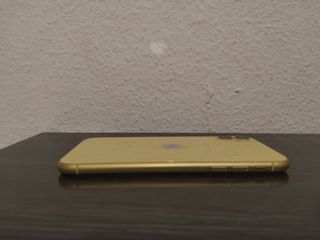 iPhone 11 Amarillo
