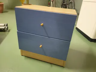 Mesita de noche de madera