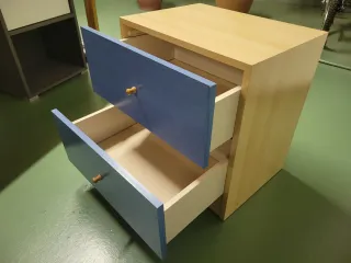 Mesita de noche de madera