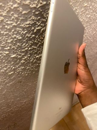 iPad 9ª Gen 64GB Plata,sin cargador,protector roto