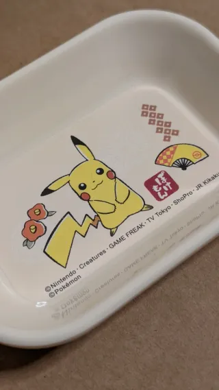 Set di due vassoi con design Pokémon