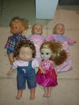 Lote de 5 muñecas