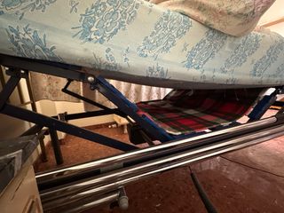 Cama articulada eléctrica y barandilla