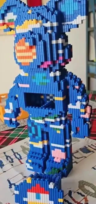 Muñeco de construcción tipo Bearbrick