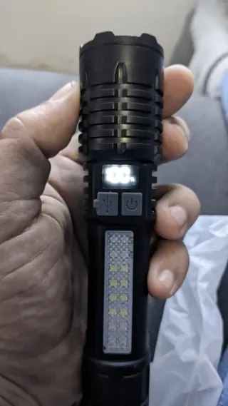 Linterna LED Zoom potente