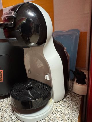 Cafetera Dolce Gusto Negra y gris
