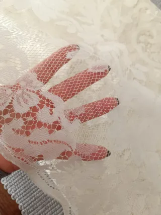 Toalha de mesa arrendada bege