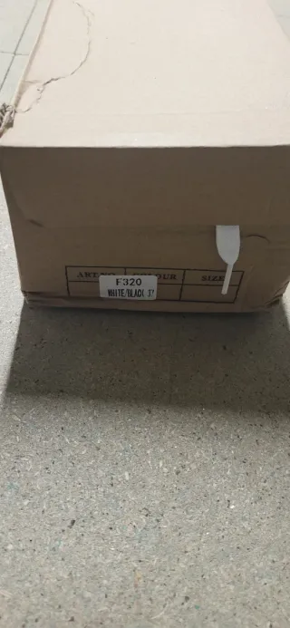 Zapatillas tipo Converse blancas altas