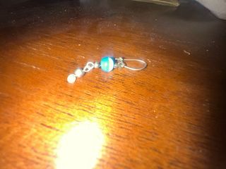 Pendiente azul y plateado