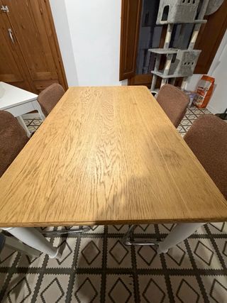 Mesa de comedor con 4 sillas