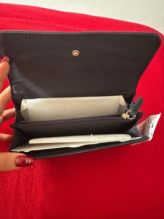 Cartera Tommy Hilfiger Azul con Logo Dorado