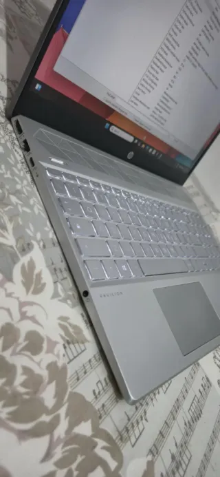 HP Pavilion 15 i7-1065G7 12GB 1TB SSD MX250