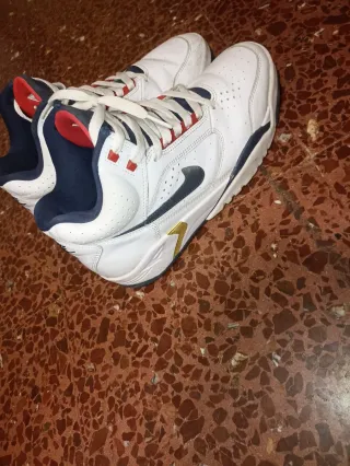 Zapatillas Nike Air Blancas y Rojas
