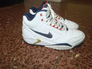 Zapatillas Nike Air Blancas y Rojas