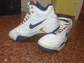 Zapatillas Nike Air Blancas y Rojas