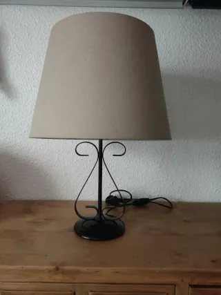 Lámpara forja negra y pantalla beige