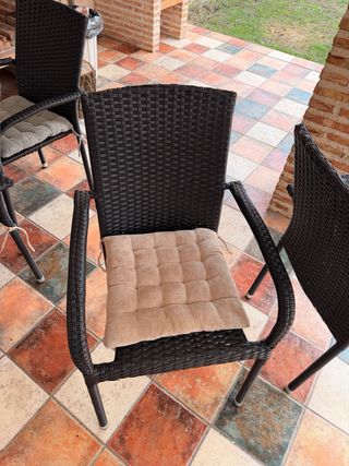 Mesa exterior metálica-madera y sillas NUEVAS