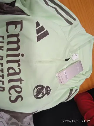 Chándal Real Madrid Adidas Verde Oliva talla 10