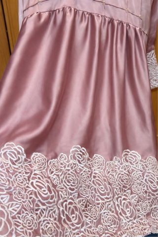 Blusa rosa seda bordada perlas