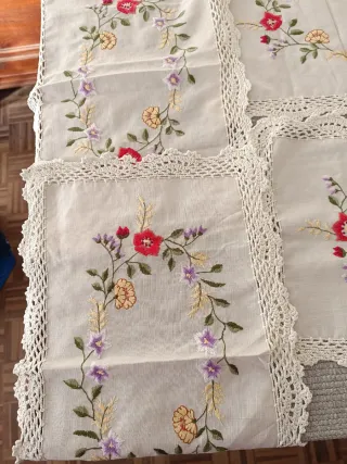 5 Naperons antigos com bordados e renda