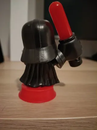 Statuetta Darth Vader Chibi – Spada laser luminosa