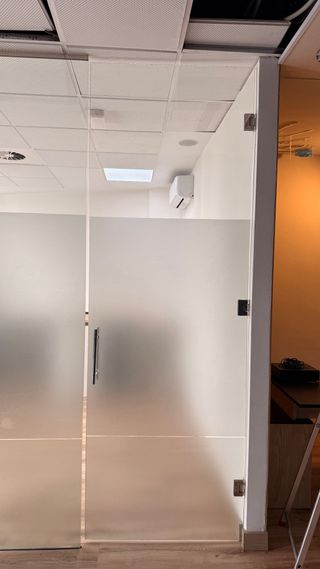 Puertas de cristal para oficina o comercio