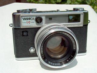 Cámara Yashica 1C Lynx-14E Analógica