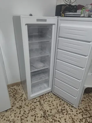 Congelador vertical Brandt nuevo