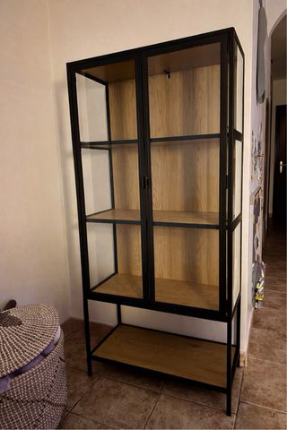 Vitrina y aparador negro y madera