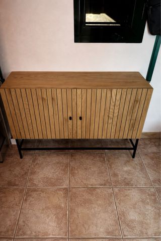 Vitrina y aparador negro y madera