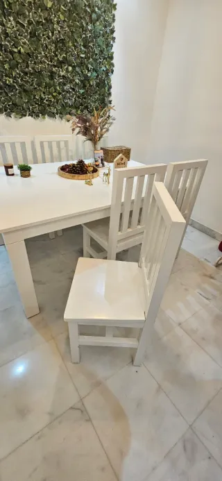 Mesa de comedor blanca con 6 sillas