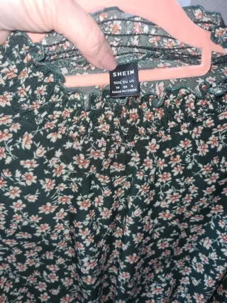 Vestido Shein flores verde. Queda bonito puesto