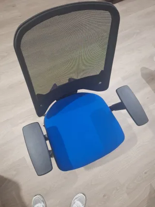 Silla de oficina ergonómica azul. Dispongo de 3 ud