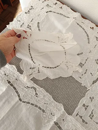 Conjunto de 5 naperons de bordado branco