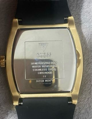 Reloj Guess Dorado y Negro