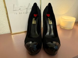 Zapatos de tacón Love Moschino negros