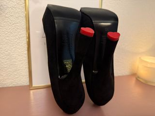 Zapatos de tacón Love Moschino negros