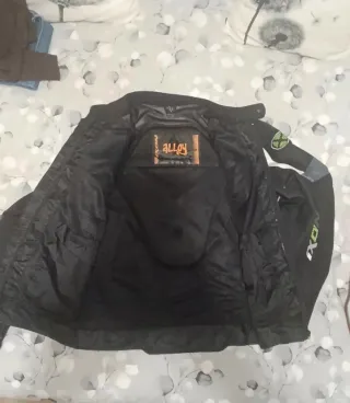 Chaqueta IXON con protecciones