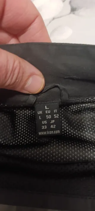 Chaqueta IXON con protecciones