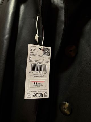 Gabardina efecto piel negra