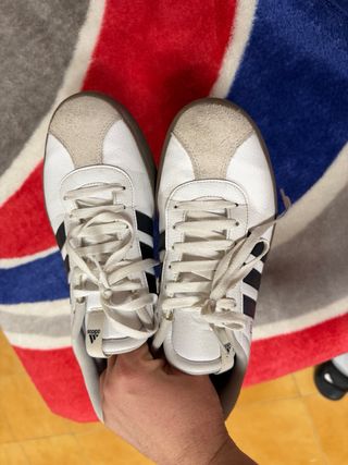 Zapatillas Adidas Blancas y Beige