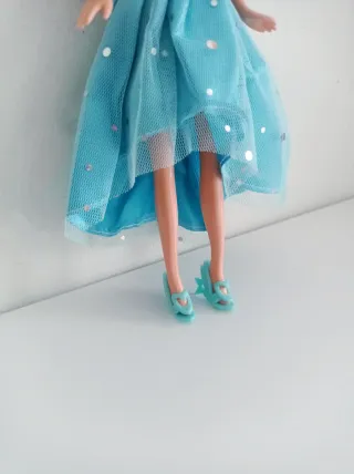 Muñeca sin marca de 25 cm con vestido y zapatos