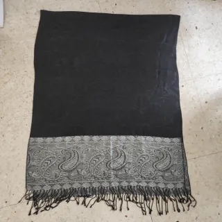 Foulard Mango Negro y Gris con Flecos