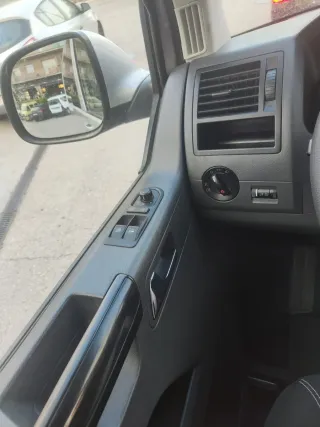 Volkswagen Caravelle 2011