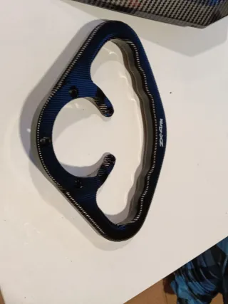 Kit Cubierta Asiento Moto Carbono Agarrad frente