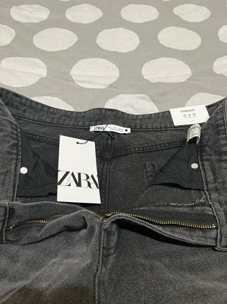 Pantalones vaqueros grises acampanados